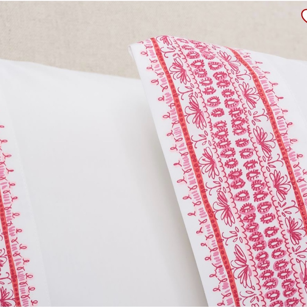 Lilly Pulitzer for Pottern Barn - 2 STD/Queen Pillowcases “ Shell of a Time”